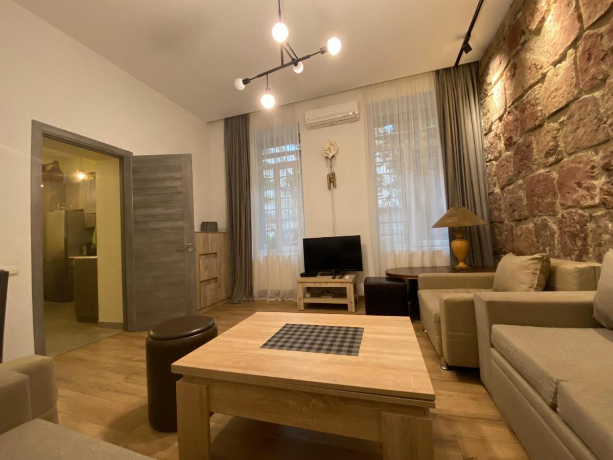 Nice Loft On Uznadze Street Tbilisi ภายนอก รูปภาพ
