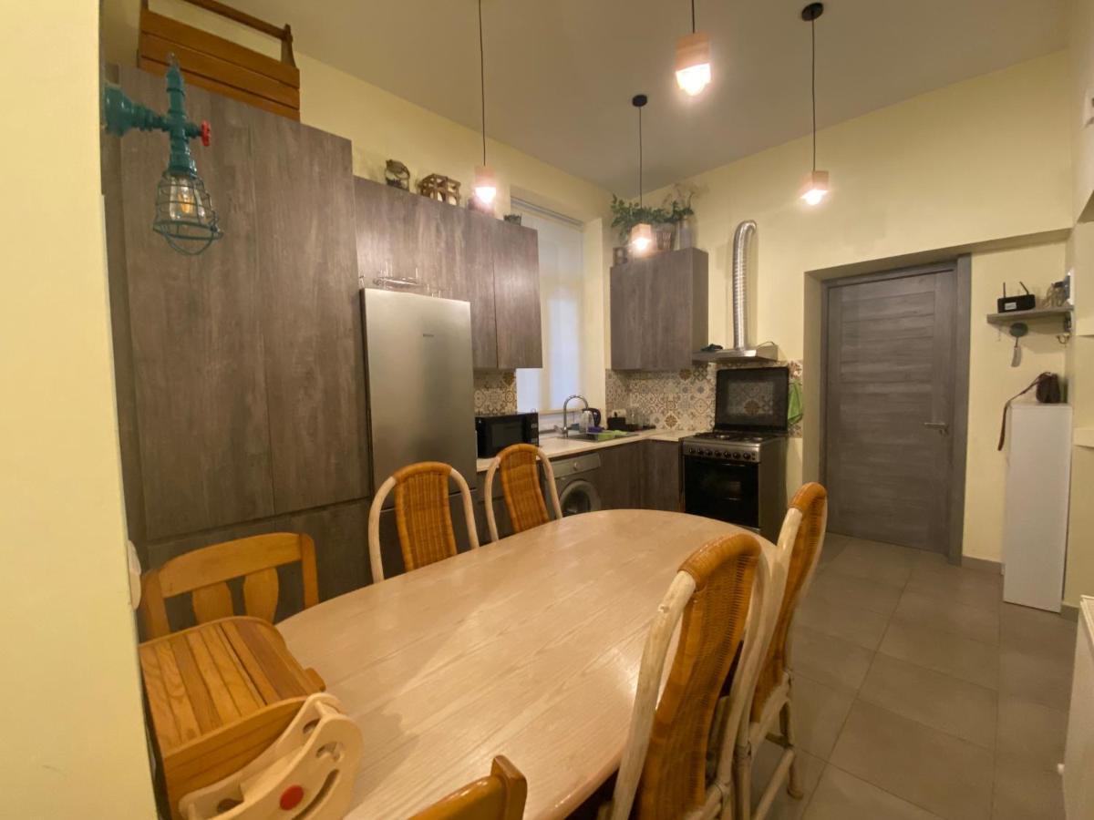 Nice Loft On Uznadze Street Tbilisi ภายนอก รูปภาพ