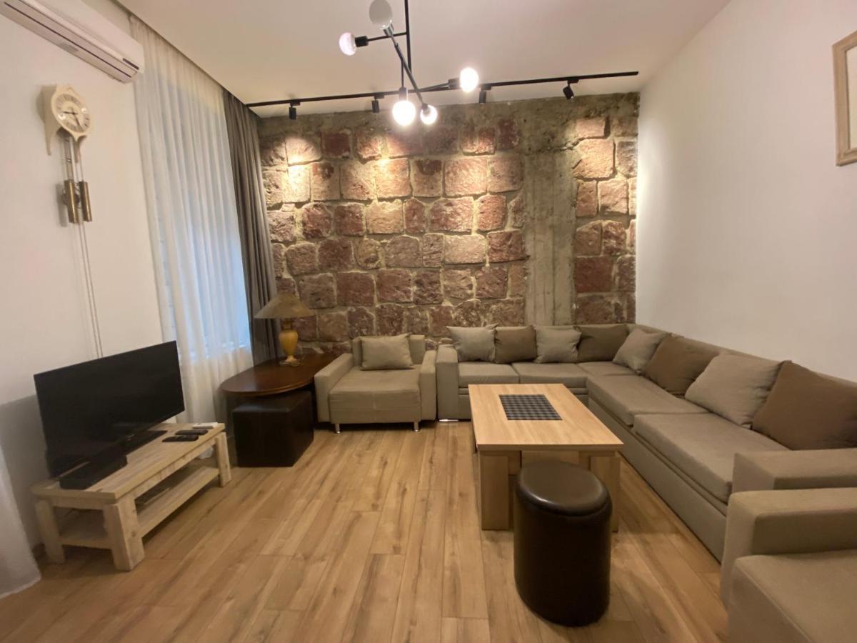 Nice Loft On Uznadze Street Tbilisi ภายนอก รูปภาพ