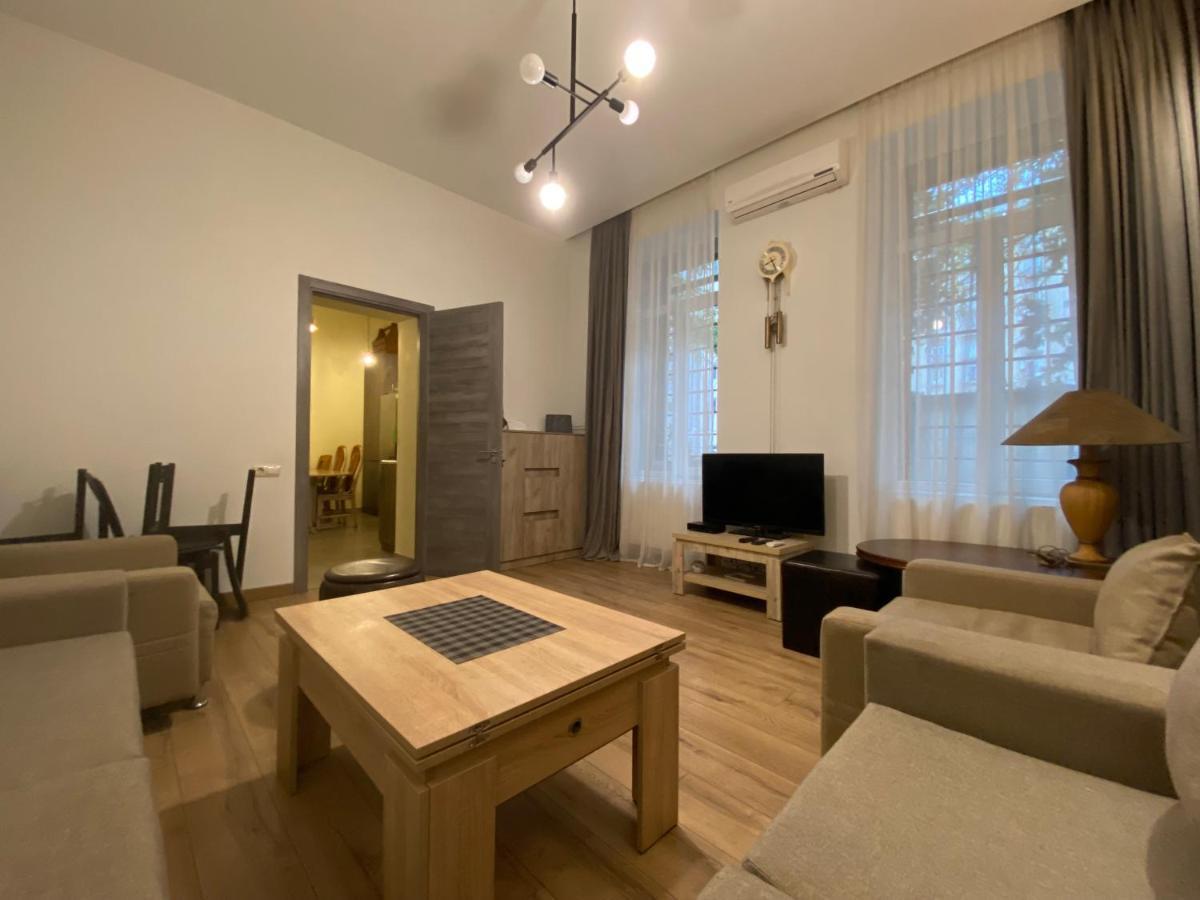 Nice Loft On Uznadze Street Tbilisi ภายนอก รูปภาพ