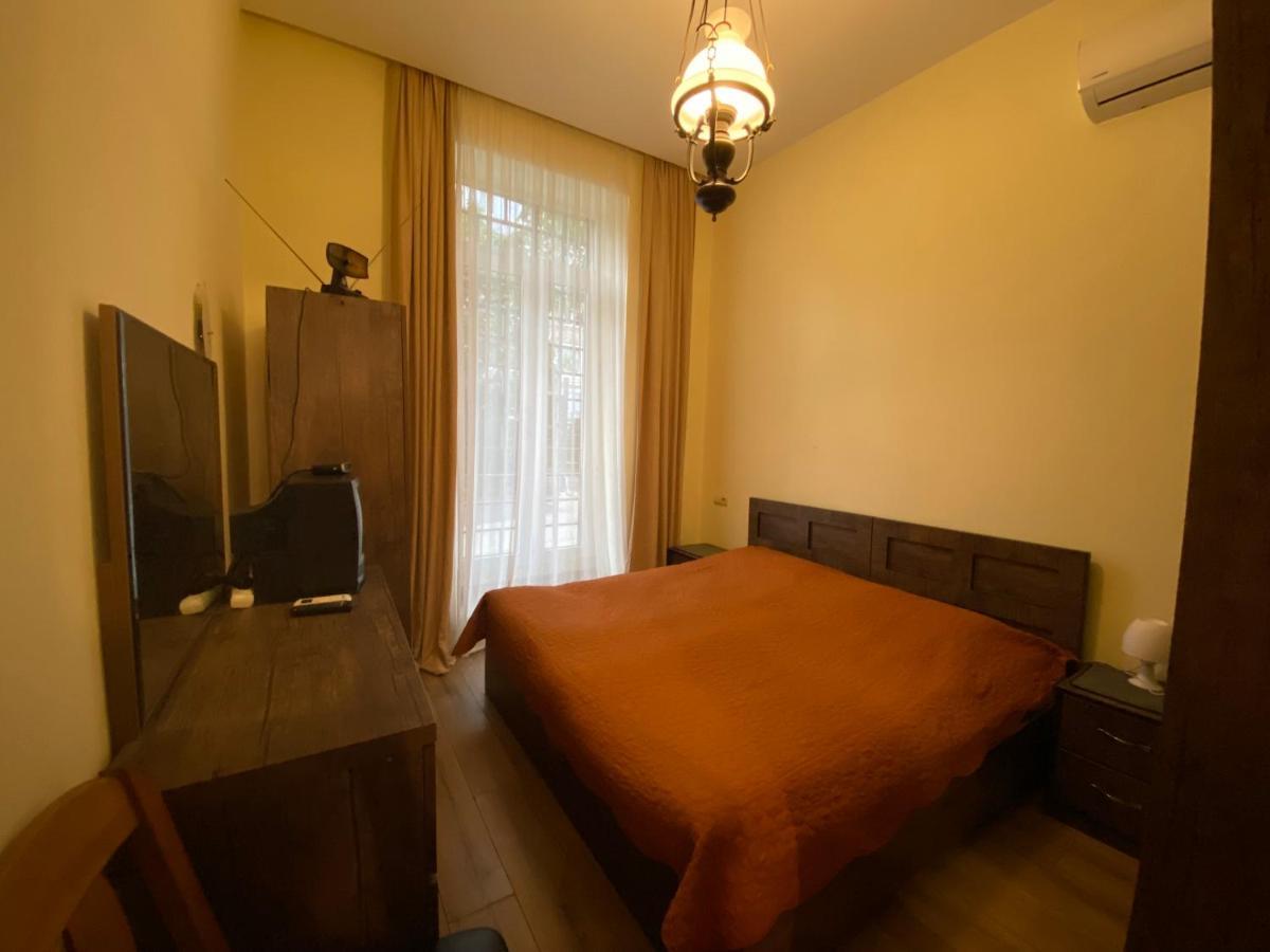 Nice Loft On Uznadze Street Tbilisi ภายนอก รูปภาพ